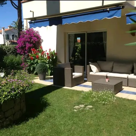 Apartment T4 3chambres, Jardin, Piscine Chauffee Proche De La *