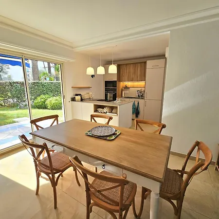 T4 3chambres, Jardin, Piscine Chauffee Proche De La Apartment Antibes