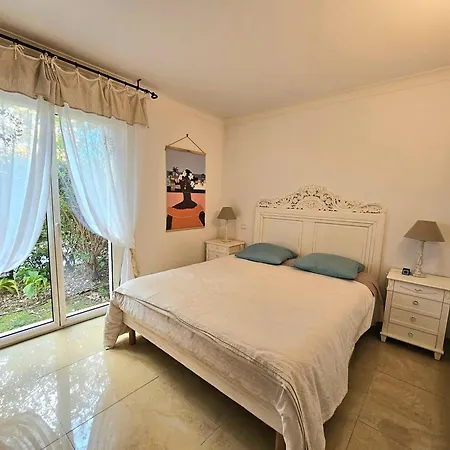 شقة T4 3chambres, Jardin, Piscine Chauffee Proche De La