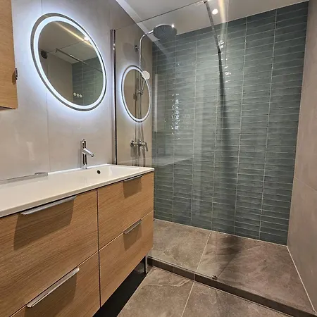 شقة T4 3chambres, Jardin, Piscine Chauffee Proche De La أنتيب